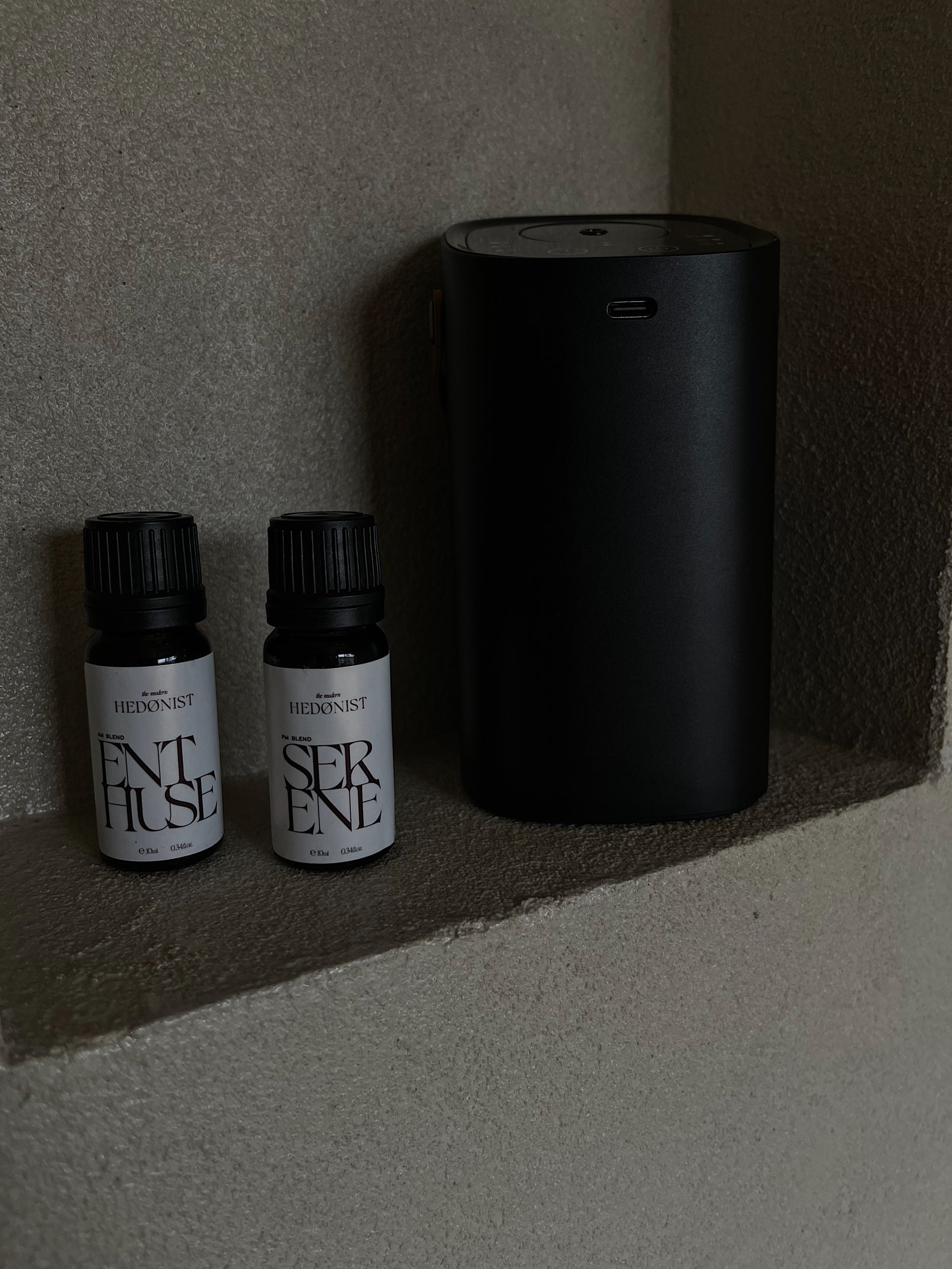 Wellbeing support kit, essential oil concept set for mood regulation from AM to PM.